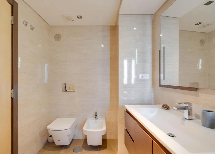 Luxury Plazza Sea View *