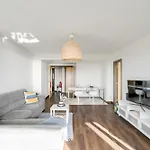 Luxury Plazza Sea View *