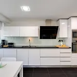 Luxury Plazza Sea View 度假居