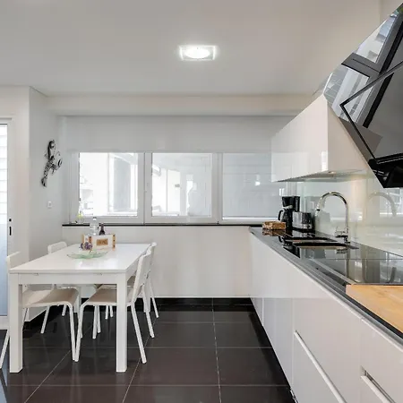 Luxury Plazza Sea View Ferienhaus *